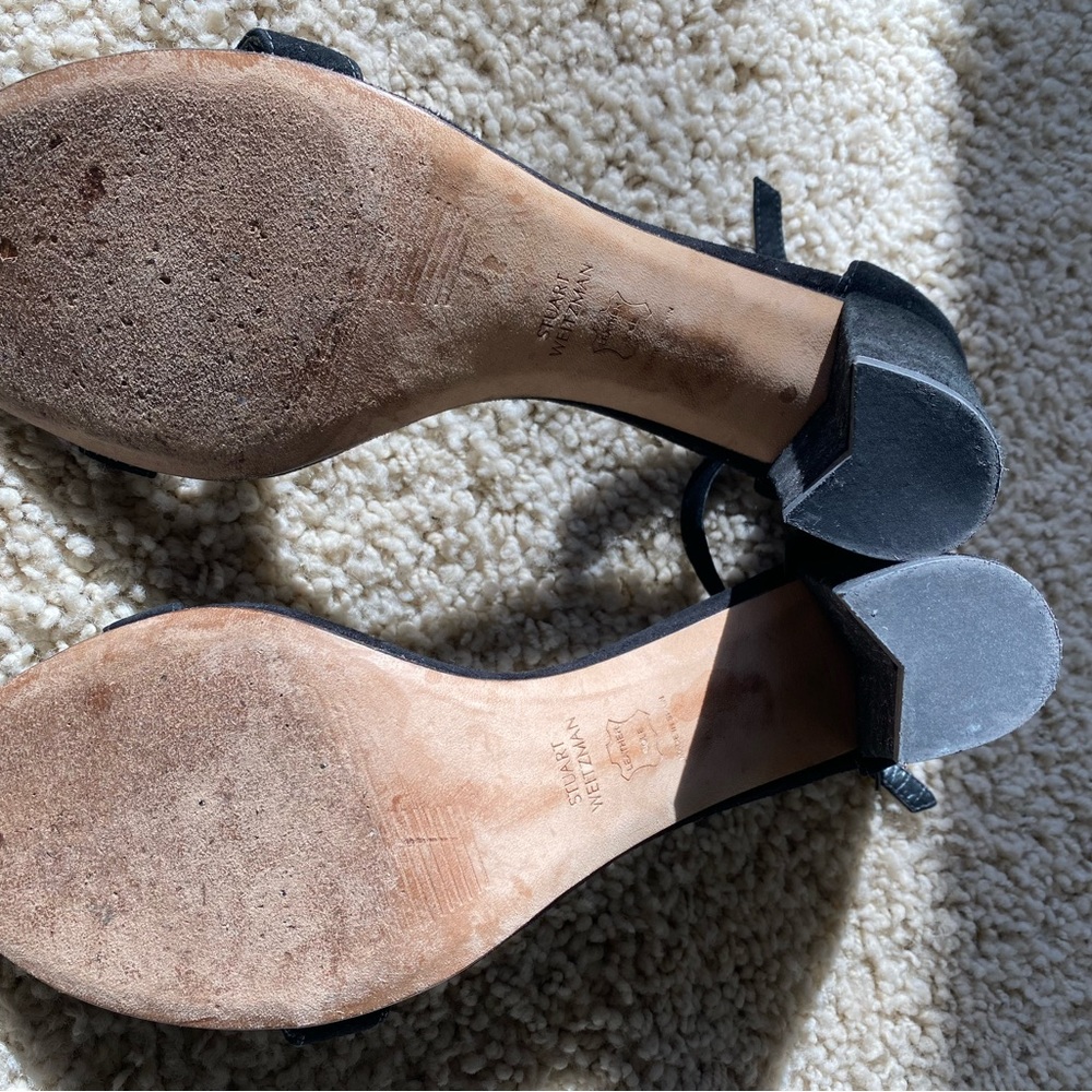 Stuart Weitzman Size 8 Black Suede NearlyNude Heels - Picture 2 of 4